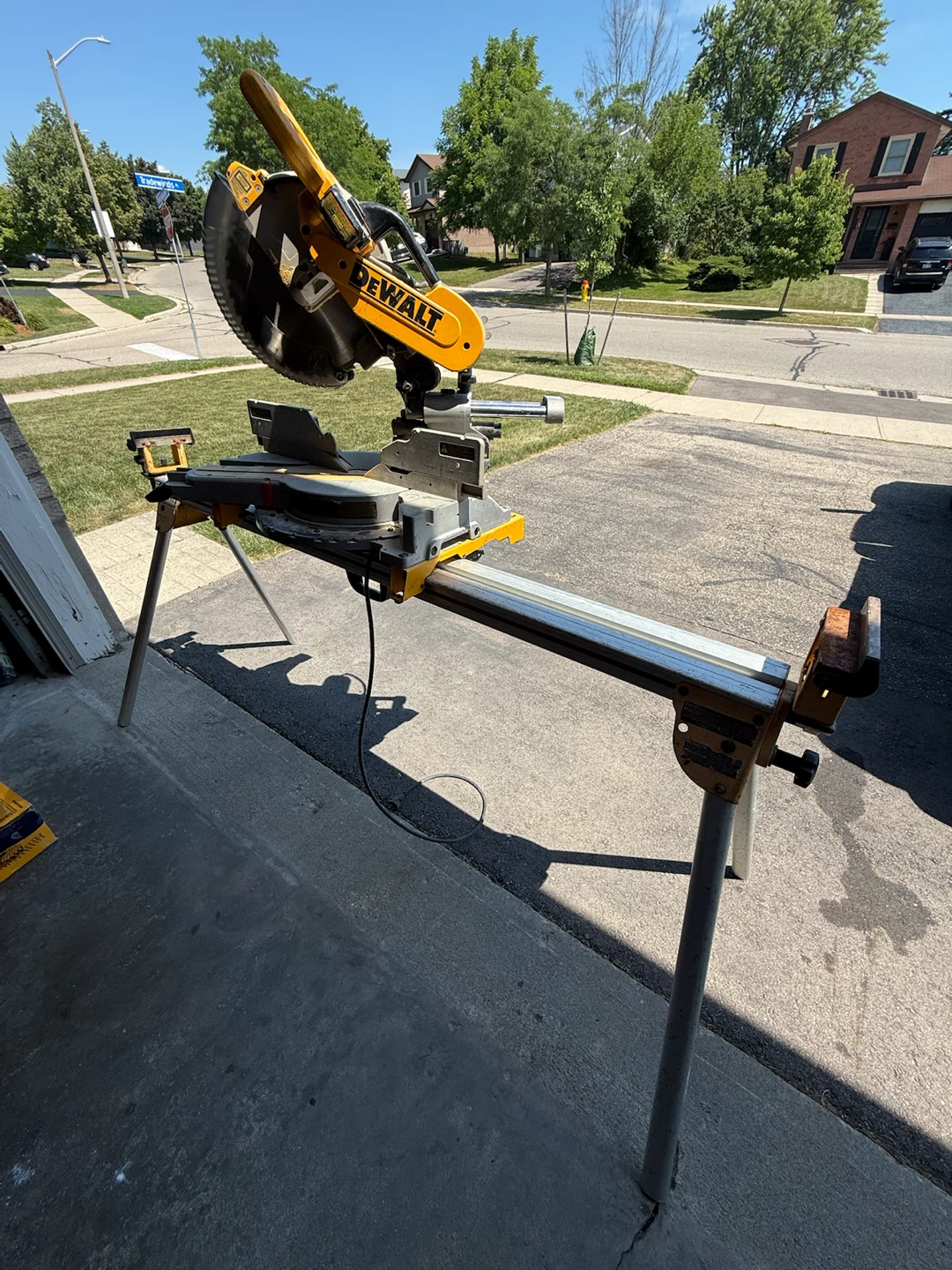 Dewalt 12” compound mitre saw with stand