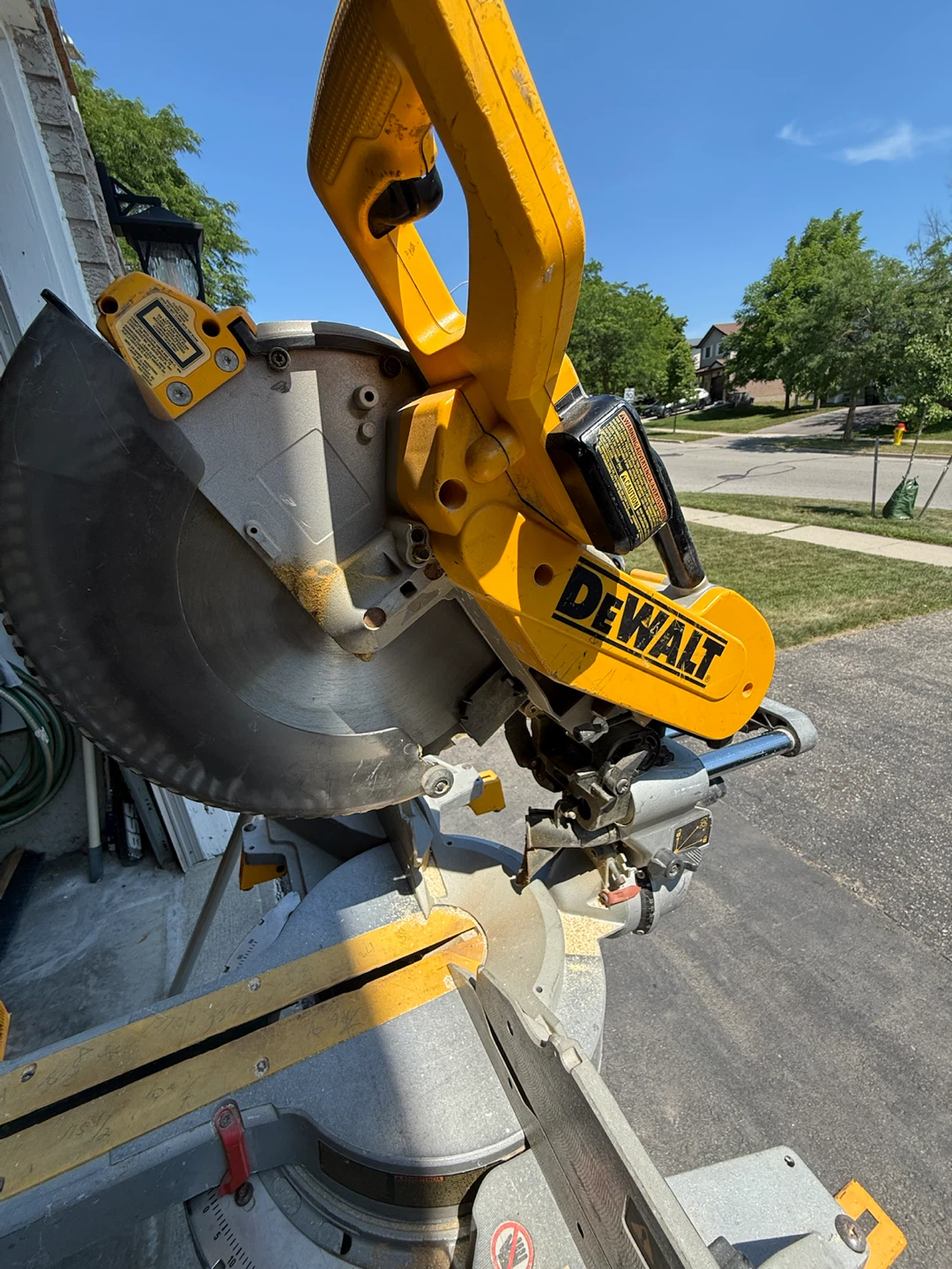 Dewalt 12” compound mitre saw with stand - photo 2