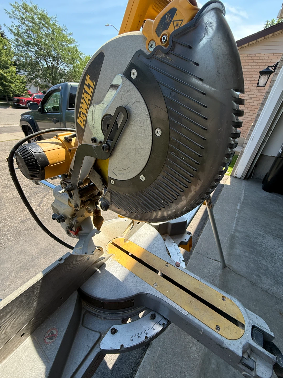 Dewalt 12” compound mitre saw with stand - photo 3