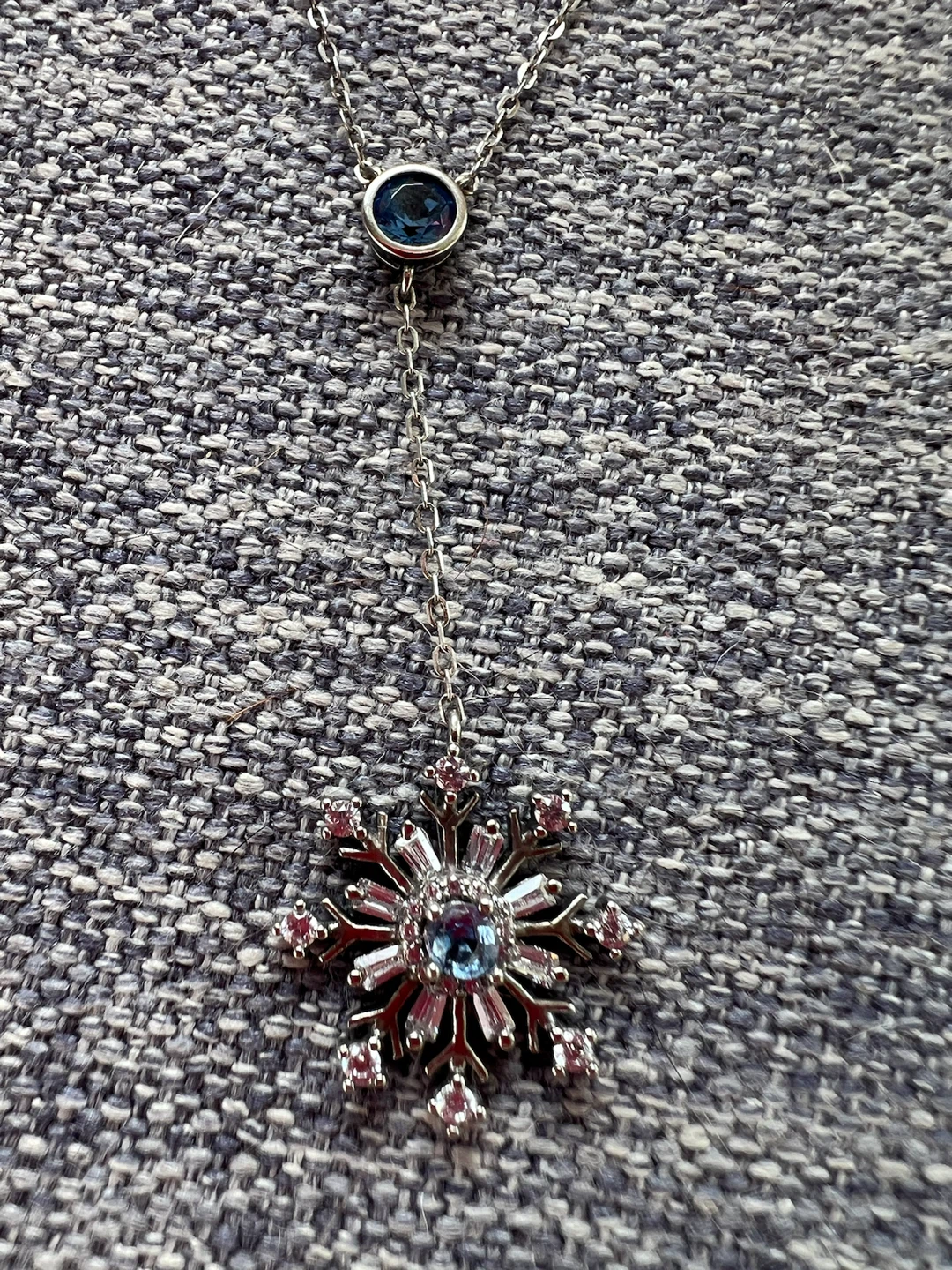 926 Silver Snowflake Pendant Necklace