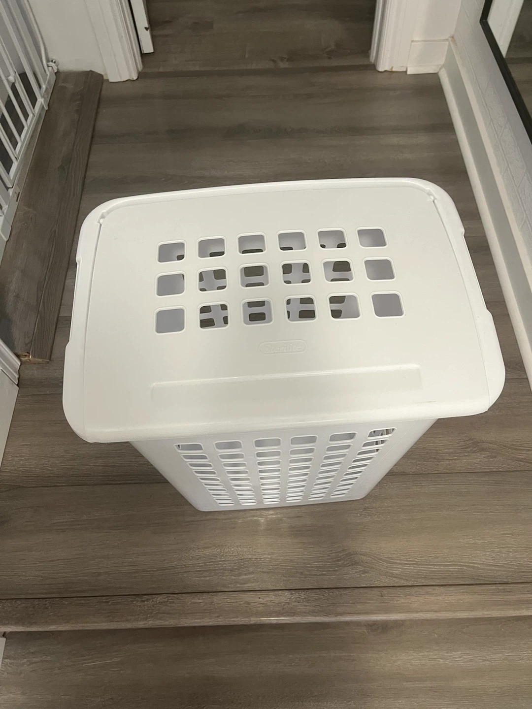 White Laundry Hamper with Lid - photo 3