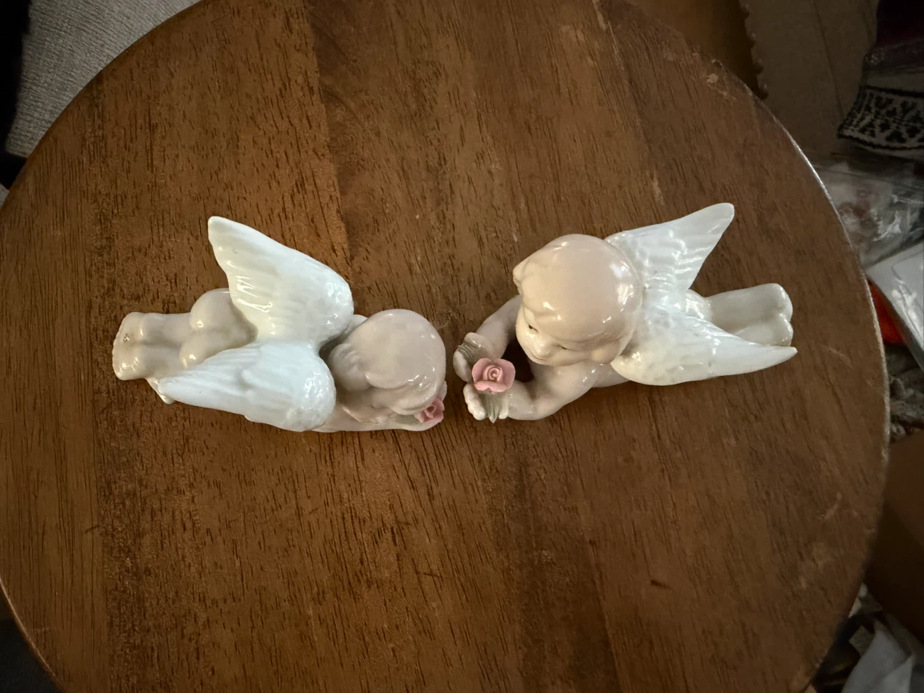 Cherub Figurines with Roses - photo 2