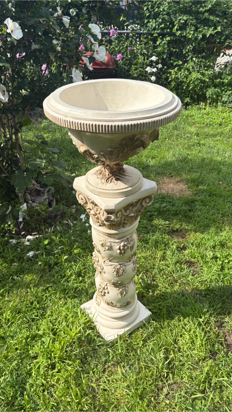Vintage 1965 Universal Statuary Corp Urn & Pedestal Column Set