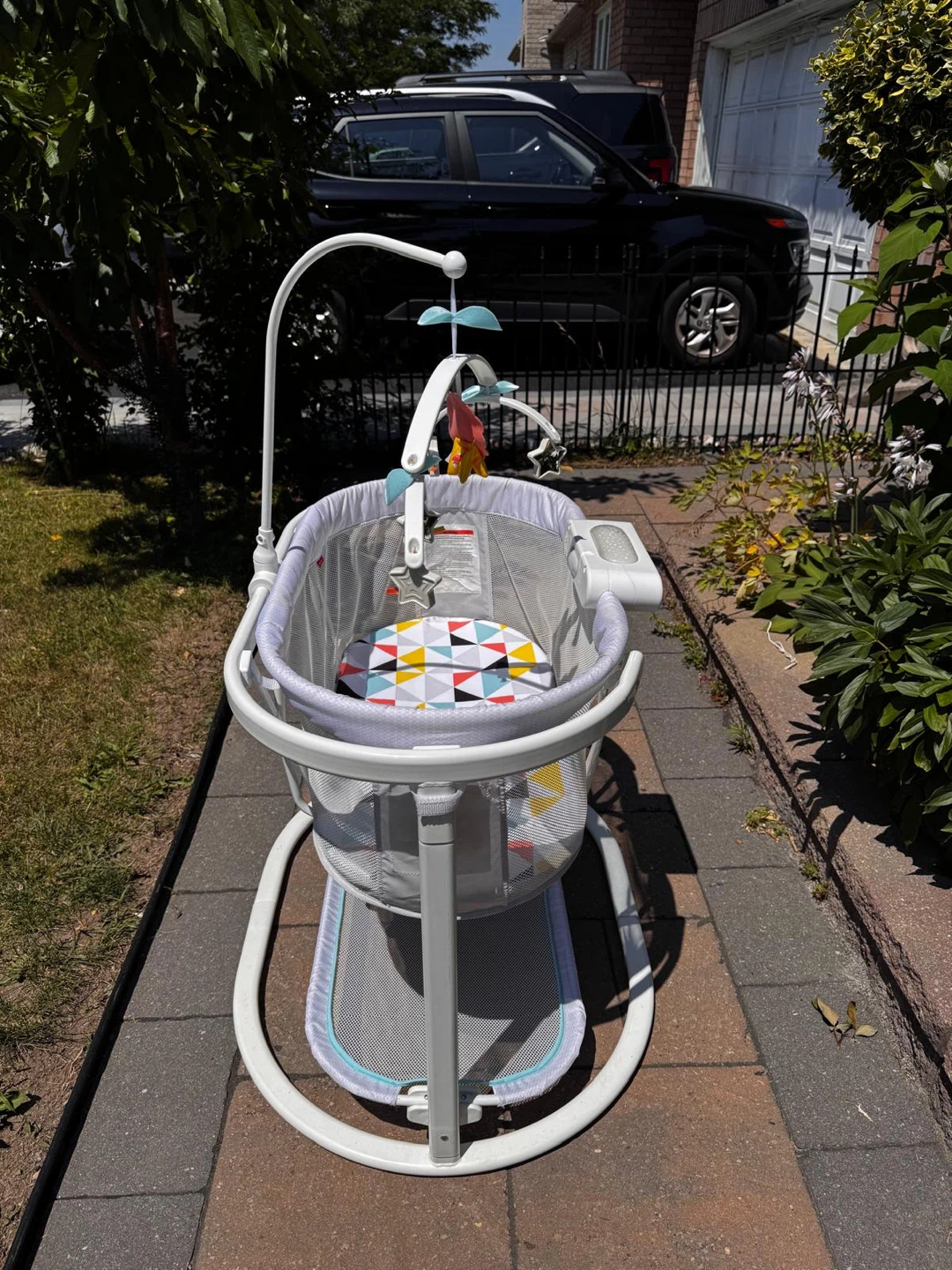 Fisher-Price Baby Bassinet (with Vibration & Music)
