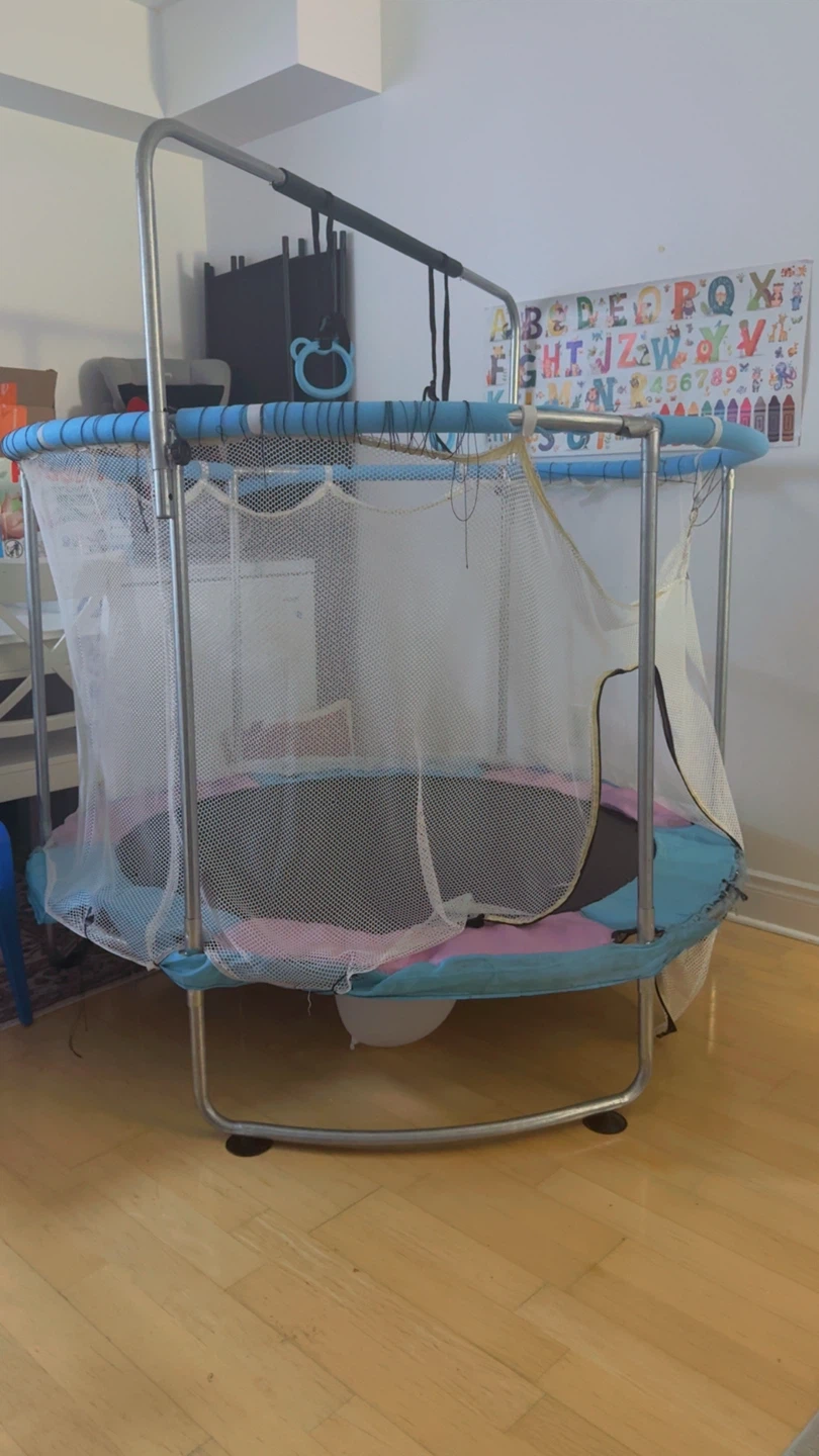Kids Trampoline with Safety Net