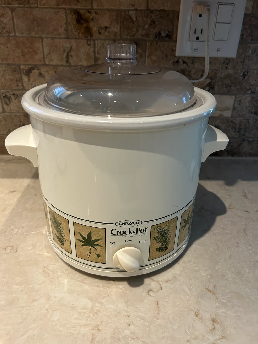 SMALL VINTAGE RIVAL CROCK POT (SEE LISTING)
