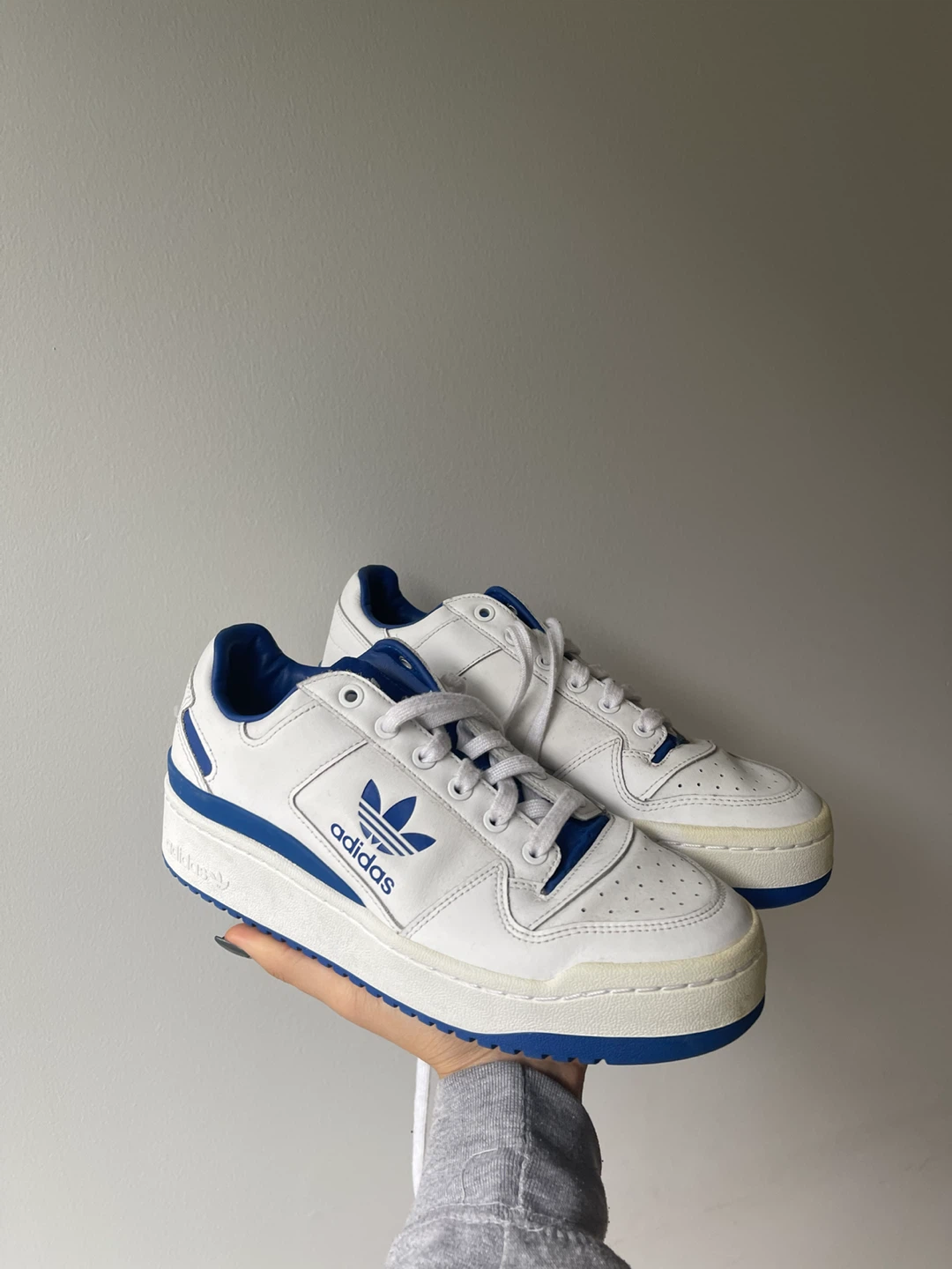*like new* Adidas Bold Forum White Royal Blue Sneakers