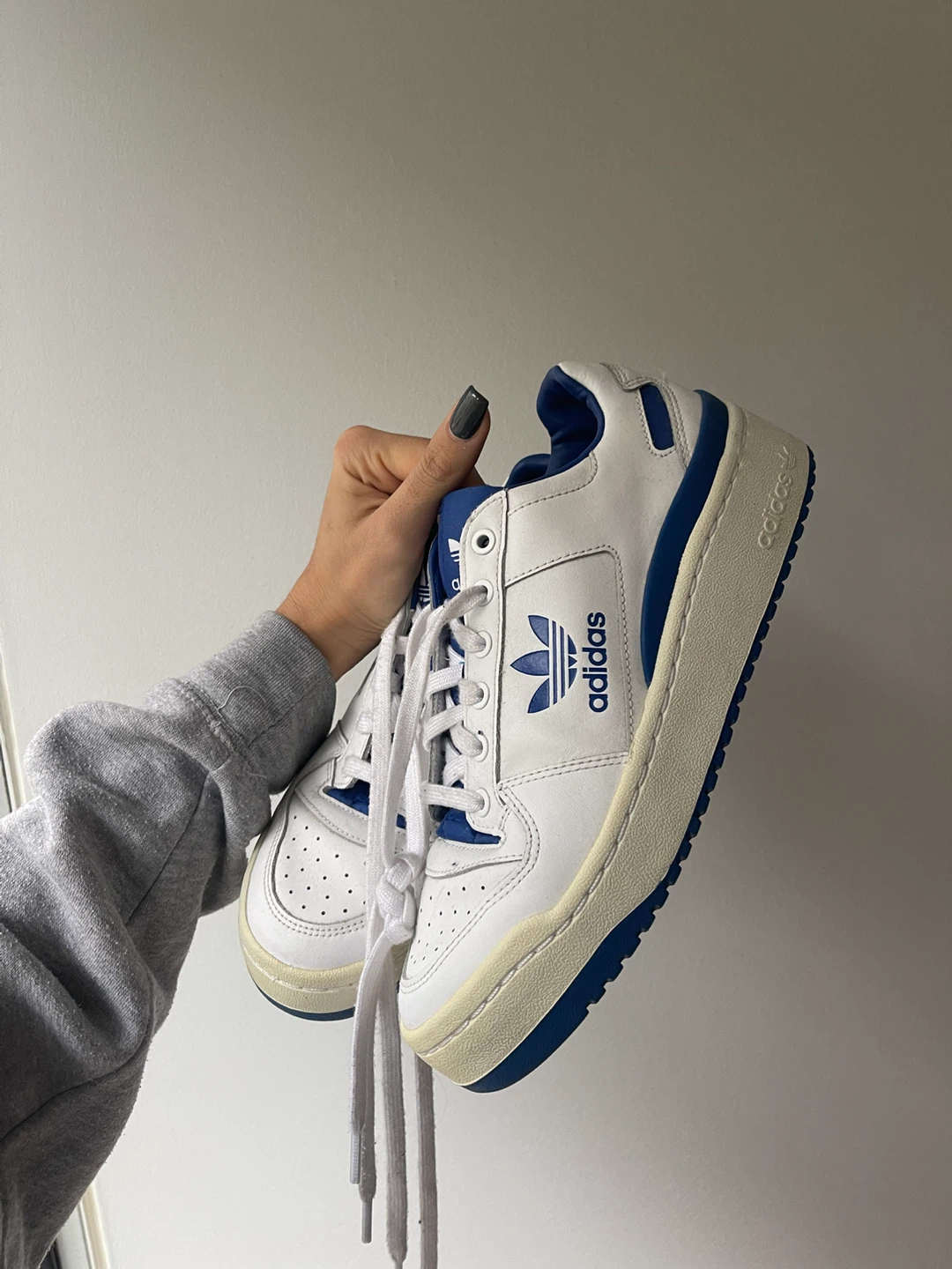 *like new* Adidas Bold Forum White Royal Blue Sneakers - photo 2