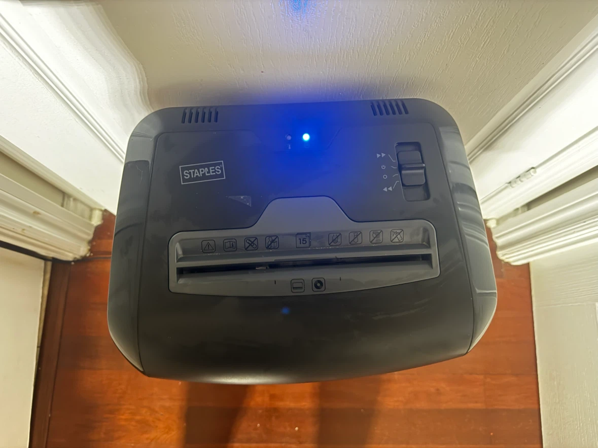 Staples Shredder - photo 2