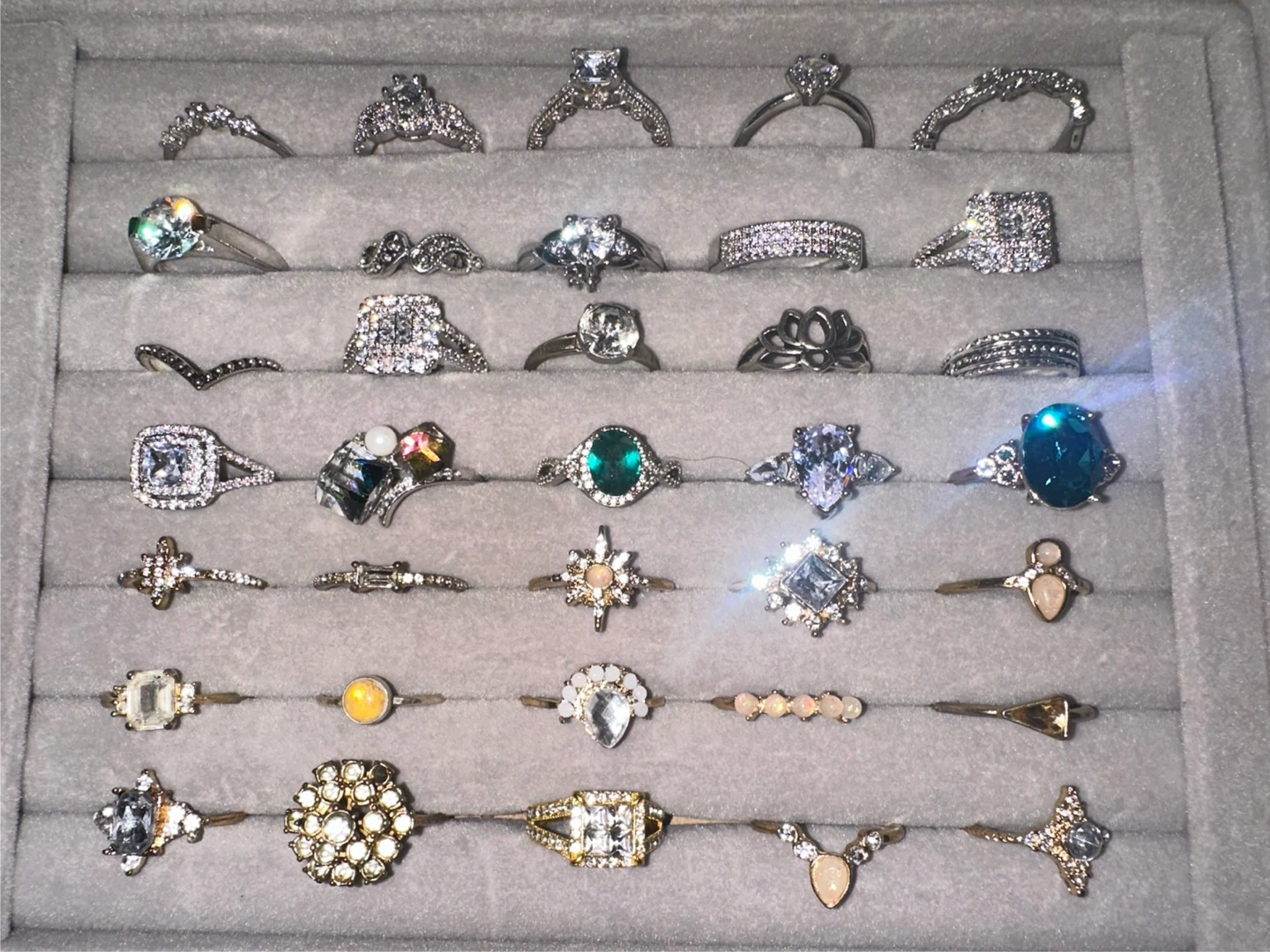 ‘Lot’ of Costume Jewelry - Rings - photo 2