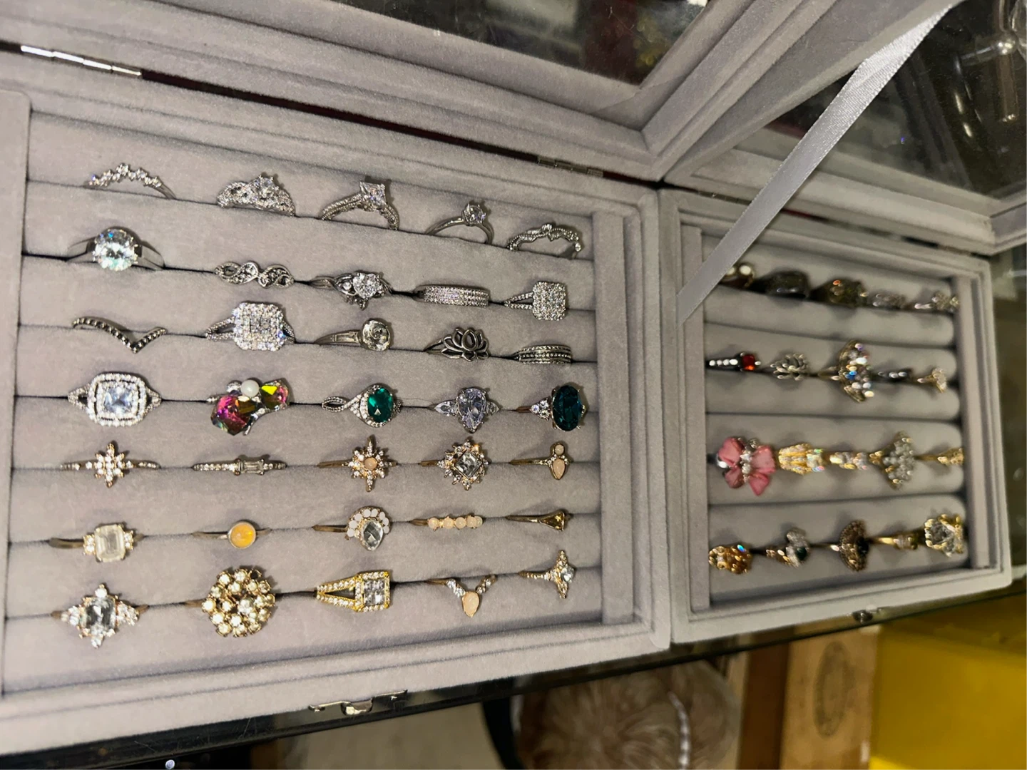 ‘Lot’ of Costume Jewelry - Rings - photo 4