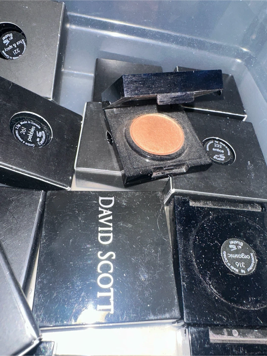 35 Eyeshadow Palettes - photo 3