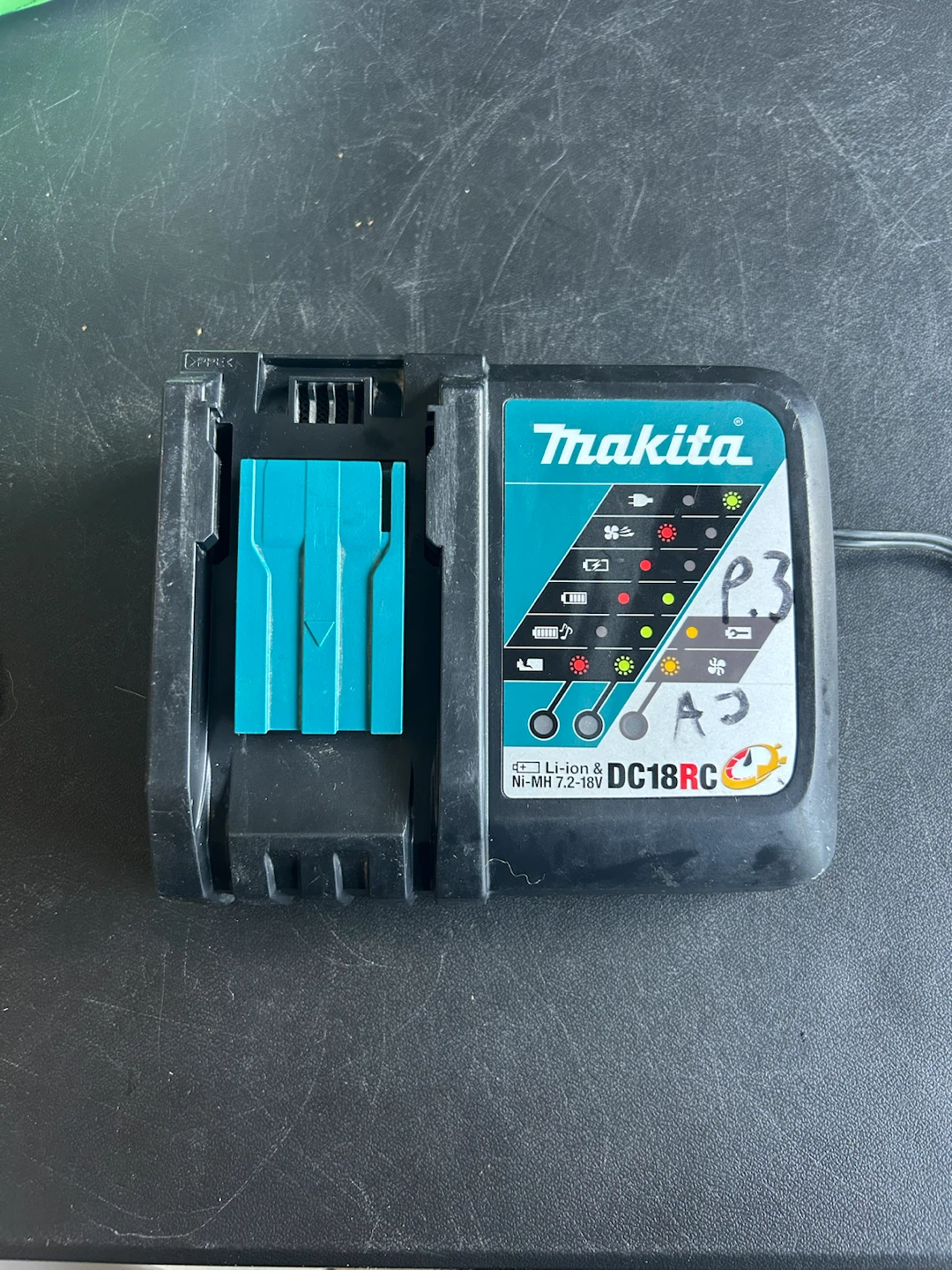 Makita DC18RC Fast Charger - photo 3