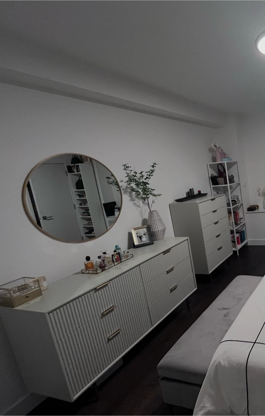 Round Mirror in Gold Frame - photo 2