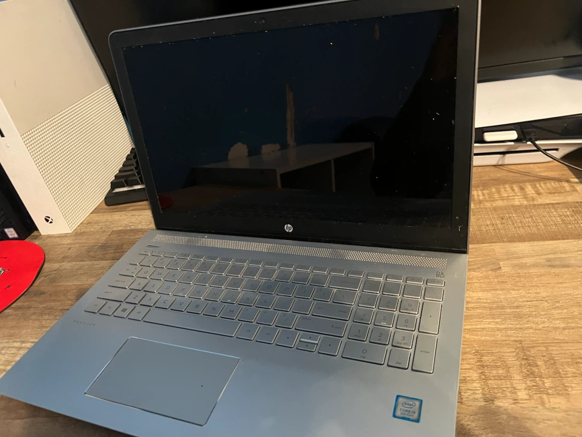 HP Laptop - photo 2