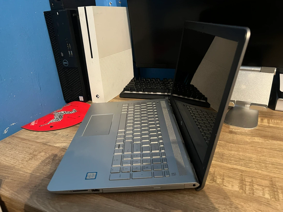 HP Laptop - photo 3