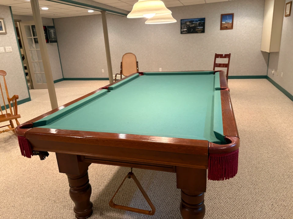 8’ Pool Table