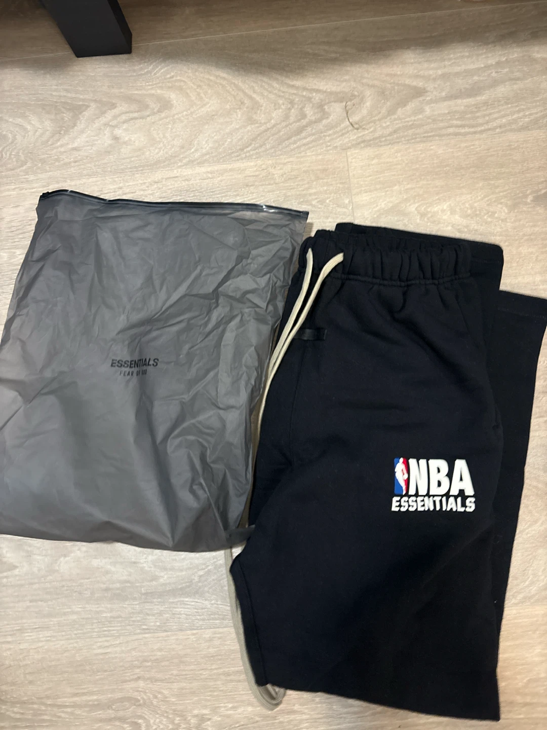 NBA essentials pants size small - photo 4