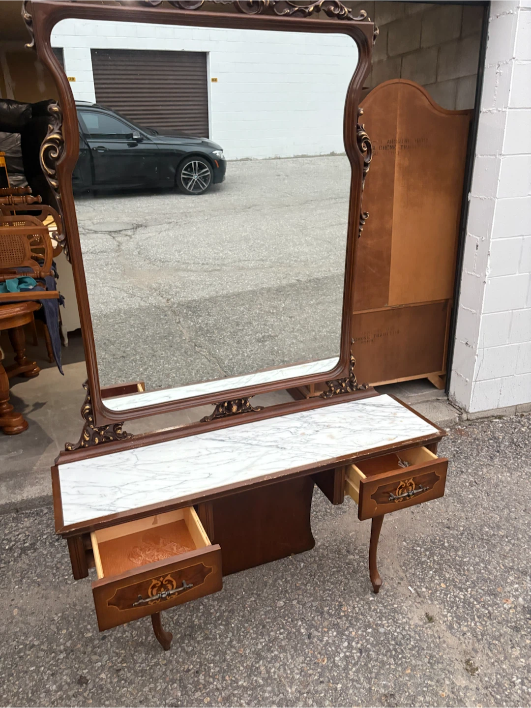 Free delivery used Antique Vanity Table with Mirror - photo 3
