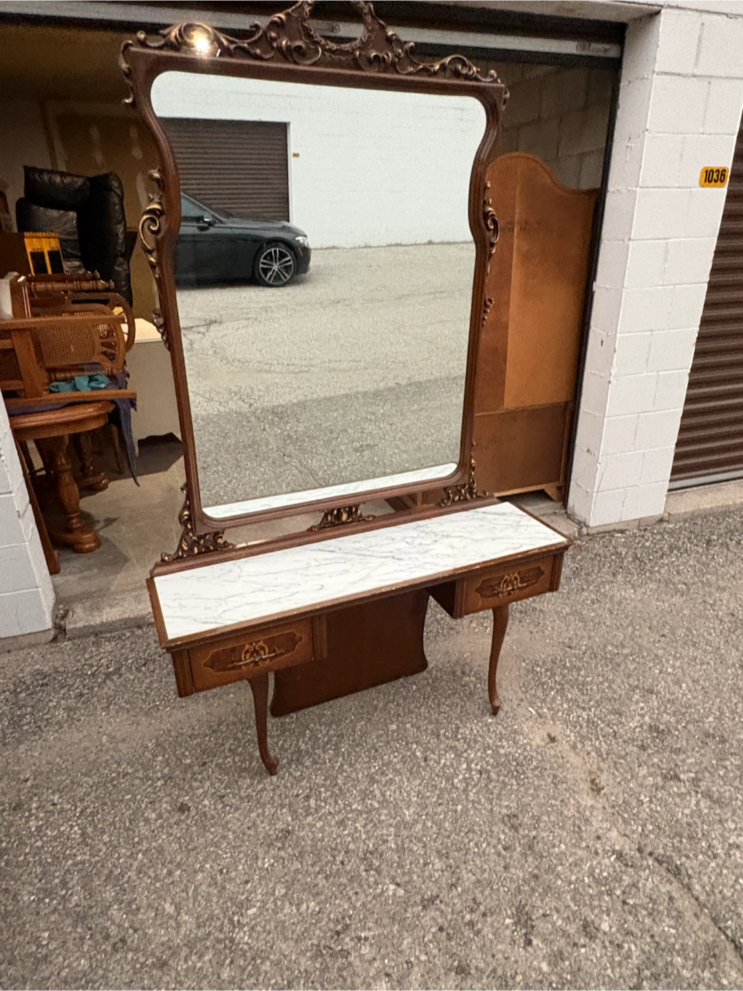 Free delivery used Antique Vanity Table with Mirror - photo 5