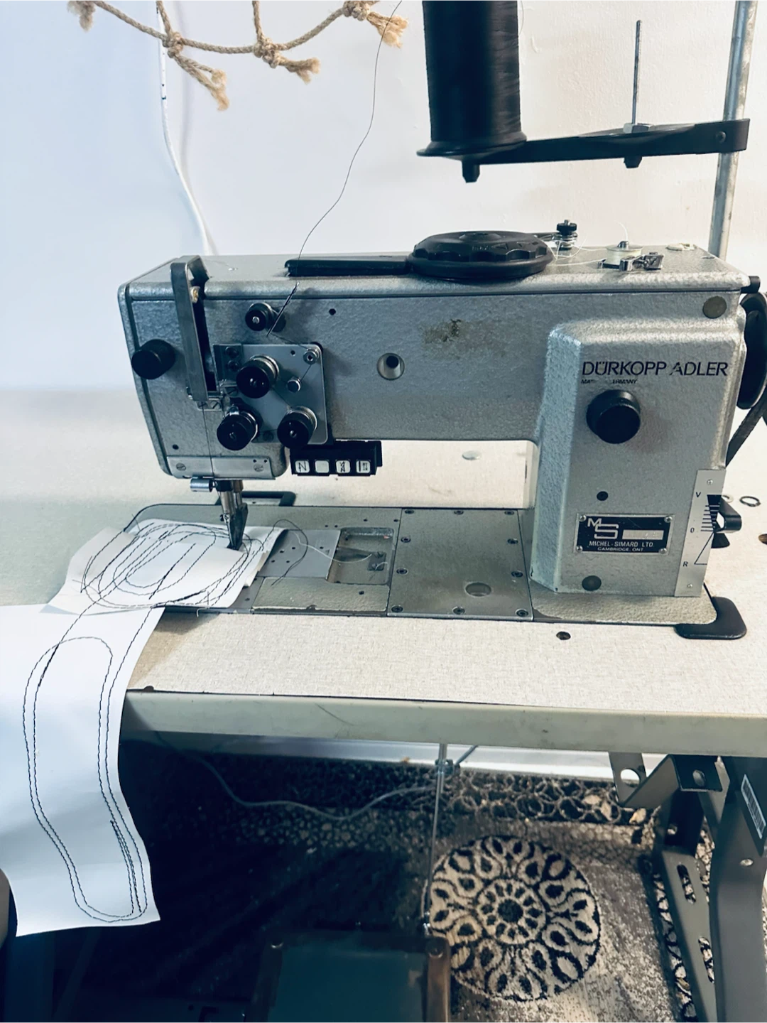 Dürkopp Adler Industrial Sewing Machine - photo 2