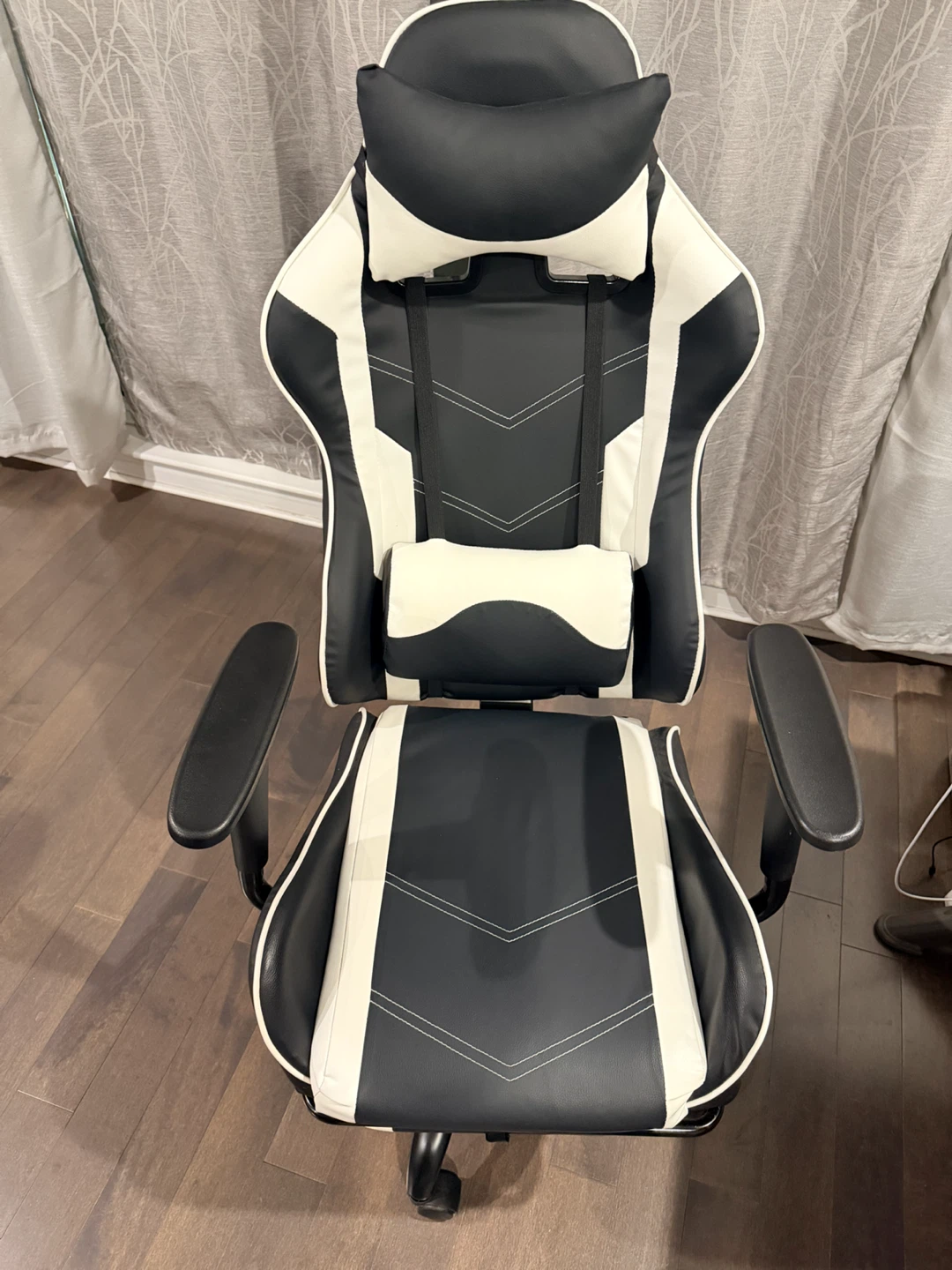 Black and White Gaming Chair with Footrest