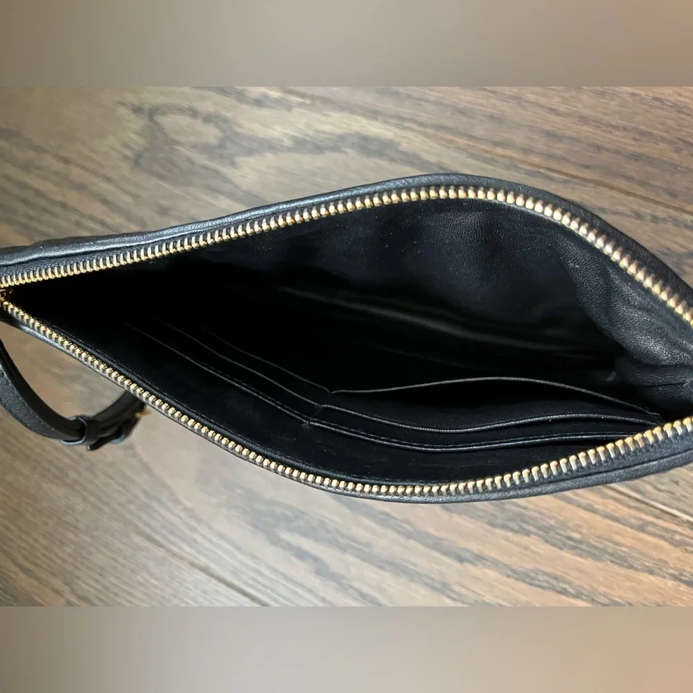 Miu Miu Black Matelassé Clutch - photo 3