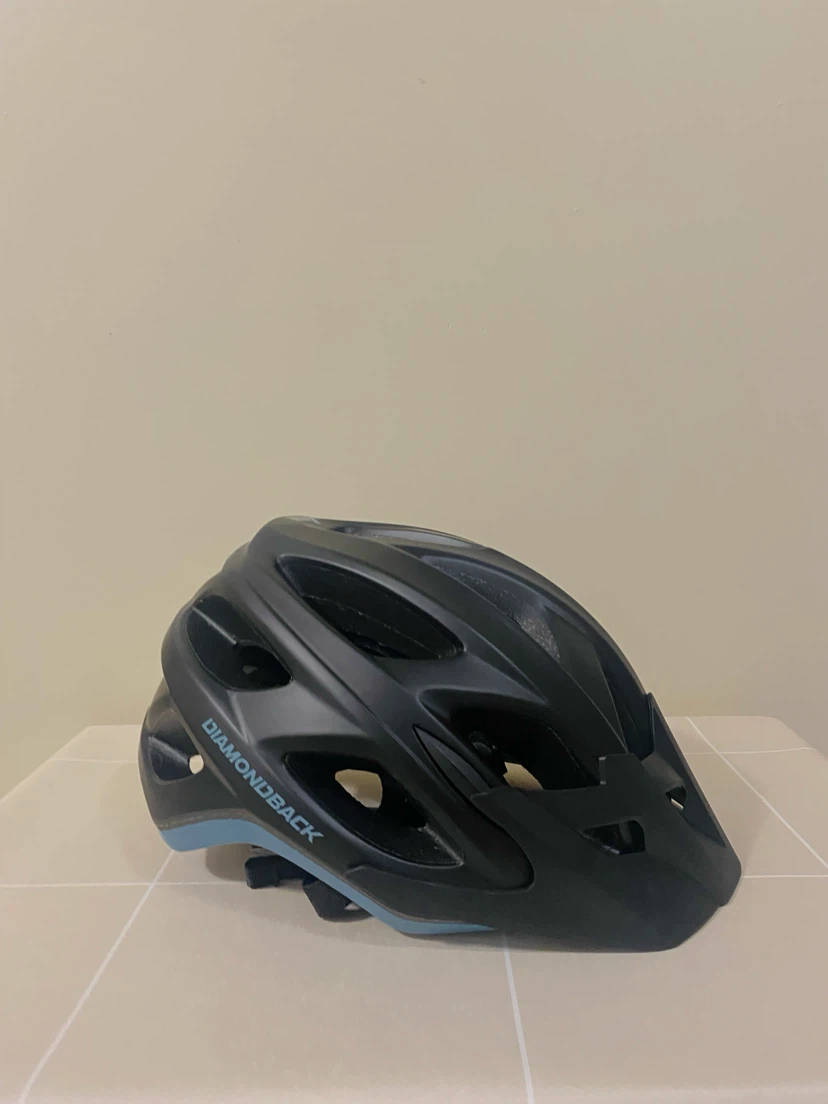 Diamondback Ridge Mountain Bike Helmet - Good Condition