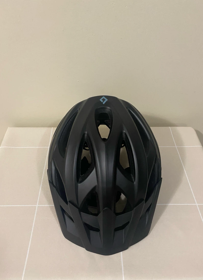 Diamondback Ridge Mountain Bike Helmet - Good Condition - photo 2