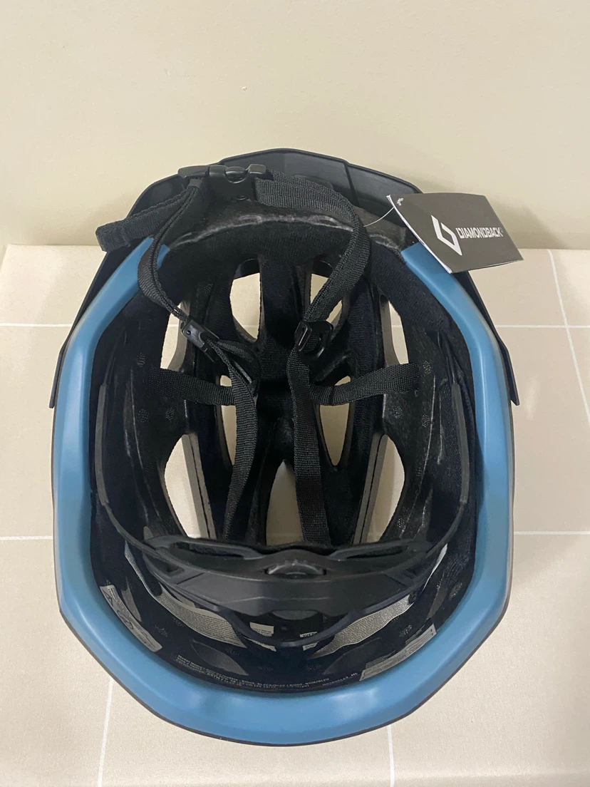 Diamondback Ridge Mountain Bike Helmet - Good Condition - photo 3