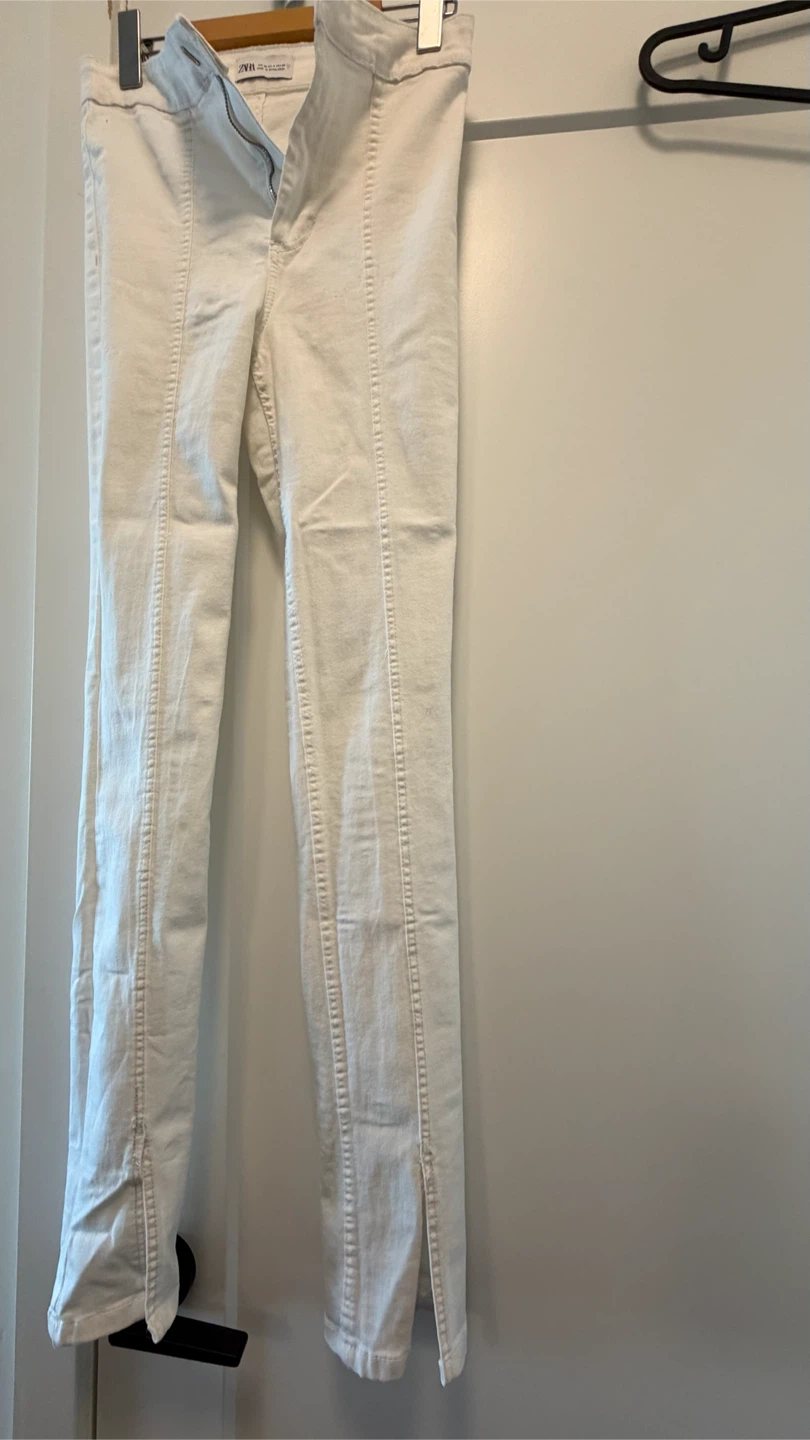 ZARA White Split Hem Jeans