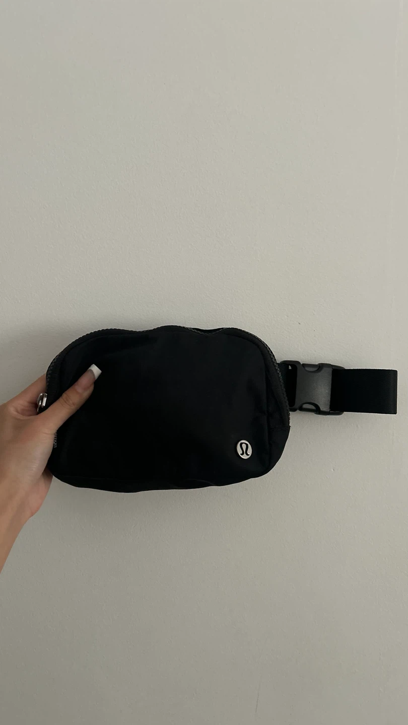 Lululemon Everywhere Belt Bag Black
