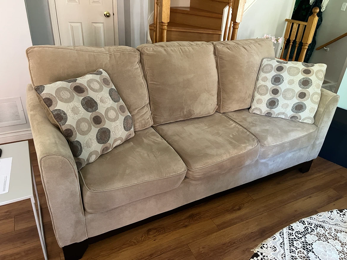 Sofa and Loveseat Set MADE IN CANADA. //MOVING SALE // - photo 2