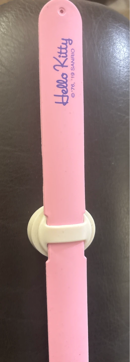 Hello Kitty Pink Snap Bracelet Watch - photo 2