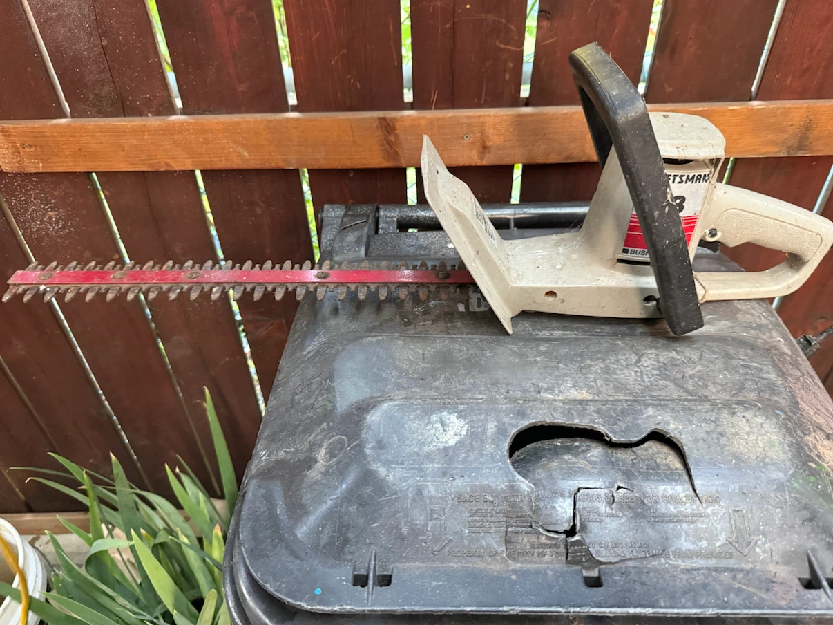Hedge trimmer - photo 2