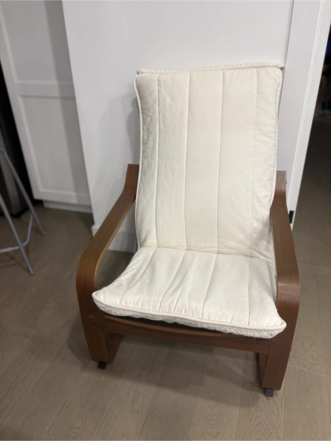 IkeCream Armchair with Wooden Frame - photo 2
