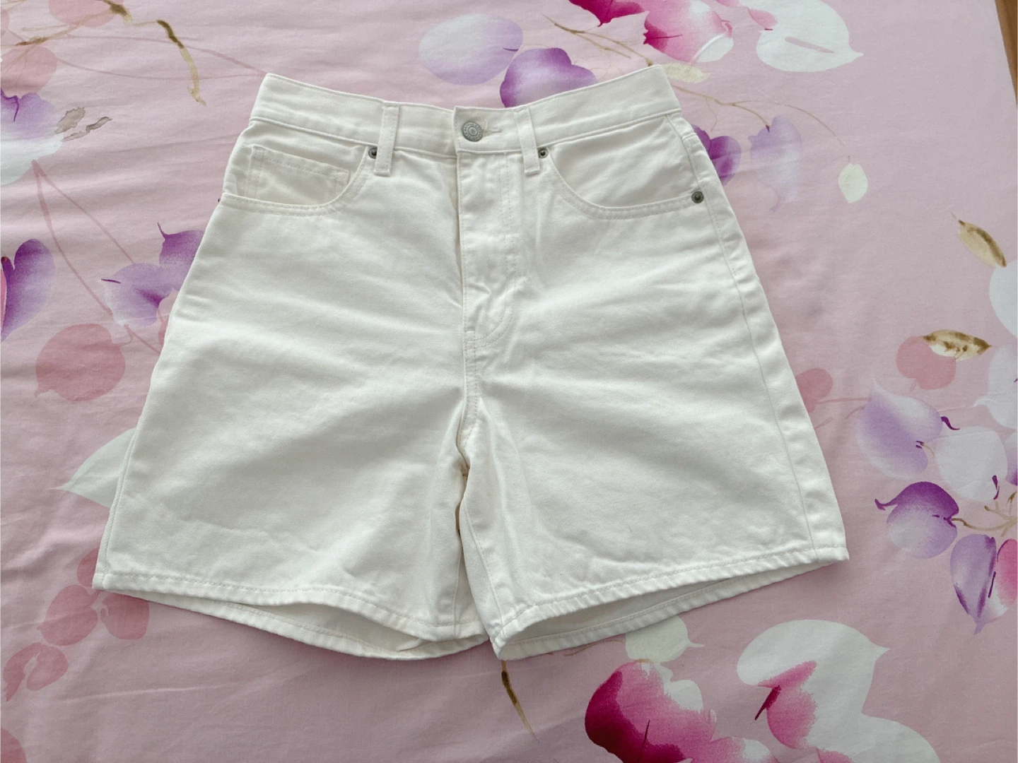 UNIQLO White Denim Shorts Size 25