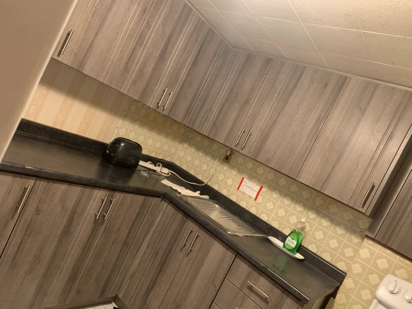 Looking for a roommate to share the room (only females ) - photo 4