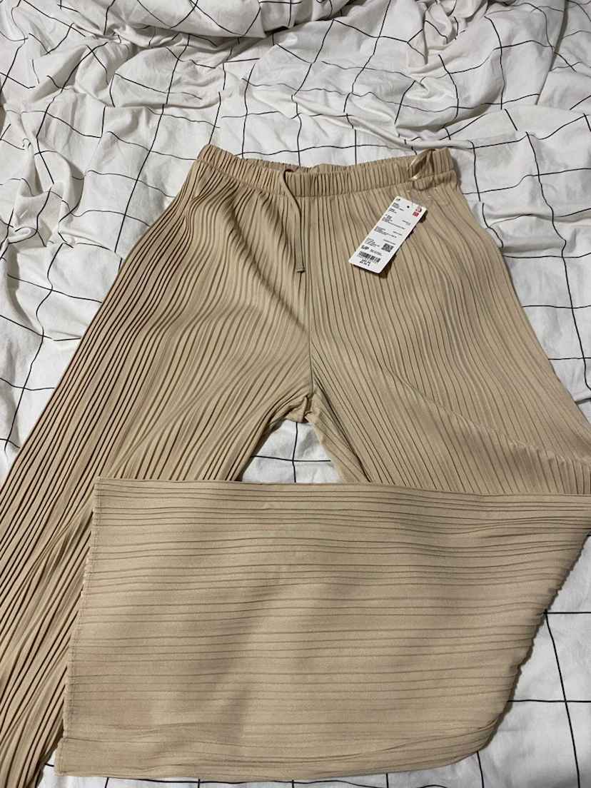 Uniqlo Women's Pleated Straight Pants - Beige - Small