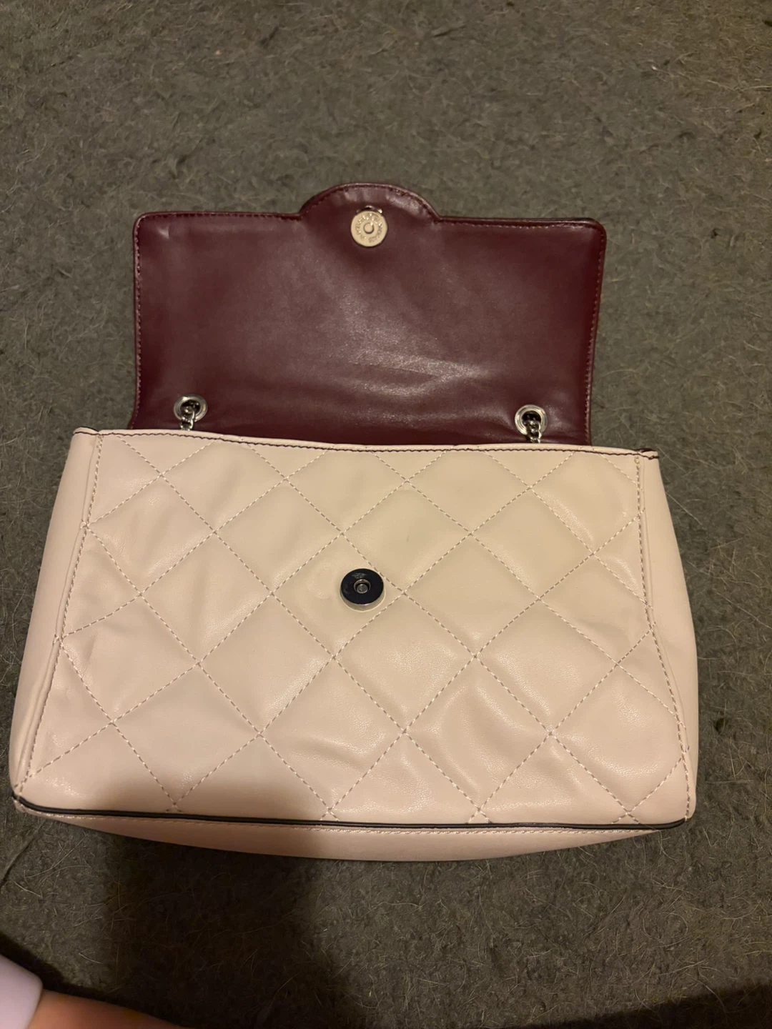Guess Quilted Flap Handbag - photo 3