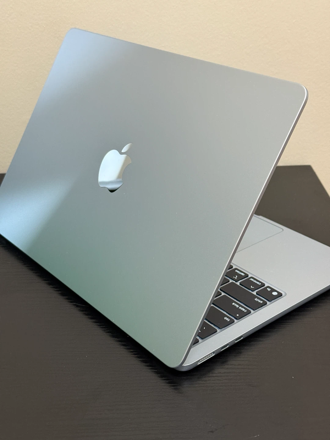MacBook Air 13-inch, M4, Sky Blue, 2025, 16GB RAM, 256 SSD - photo 4