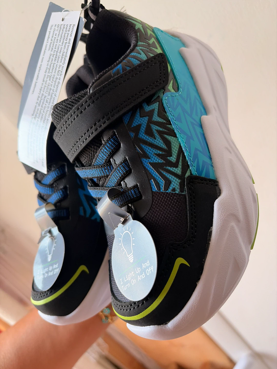 New athletic works boys shoes size 13 - photo 3
