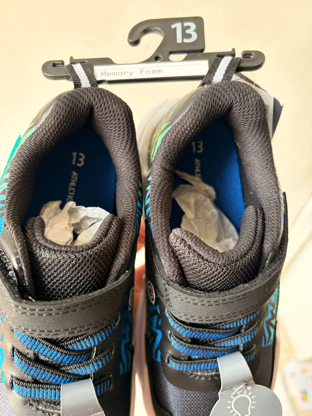 New athletic works boys shoes size 13 - photo 4
