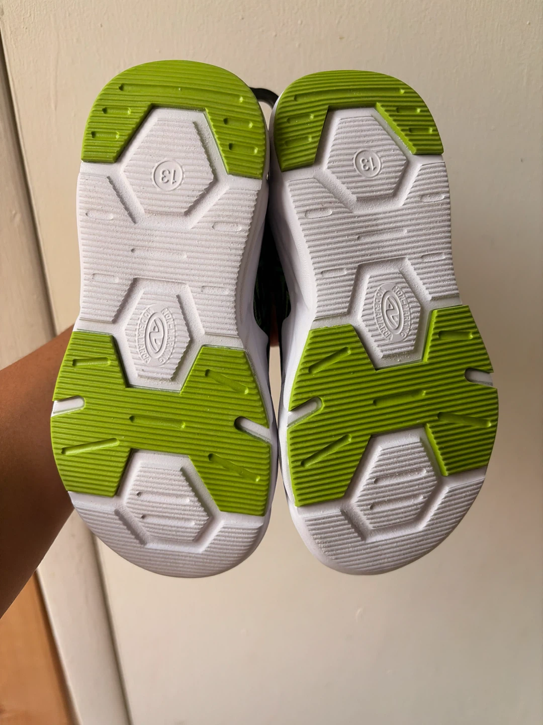 New athletic works boys shoes size 13 - photo 5