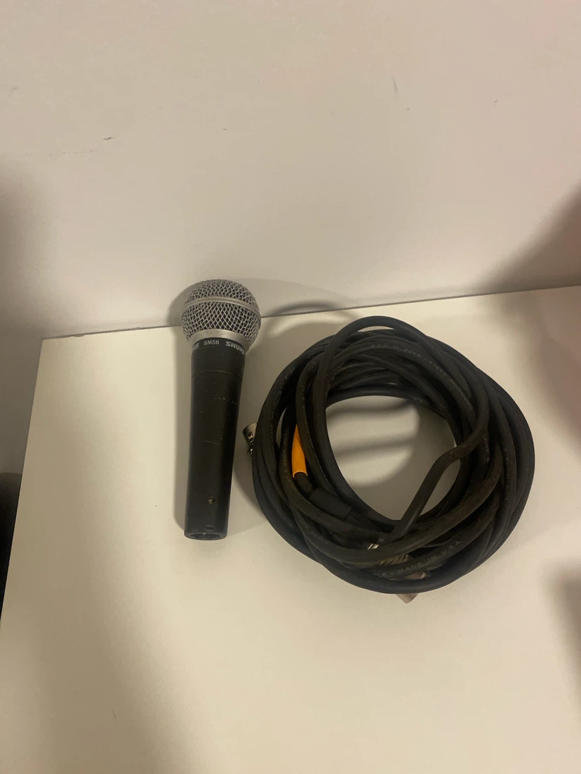 Shure SM58 Microphone with Cable