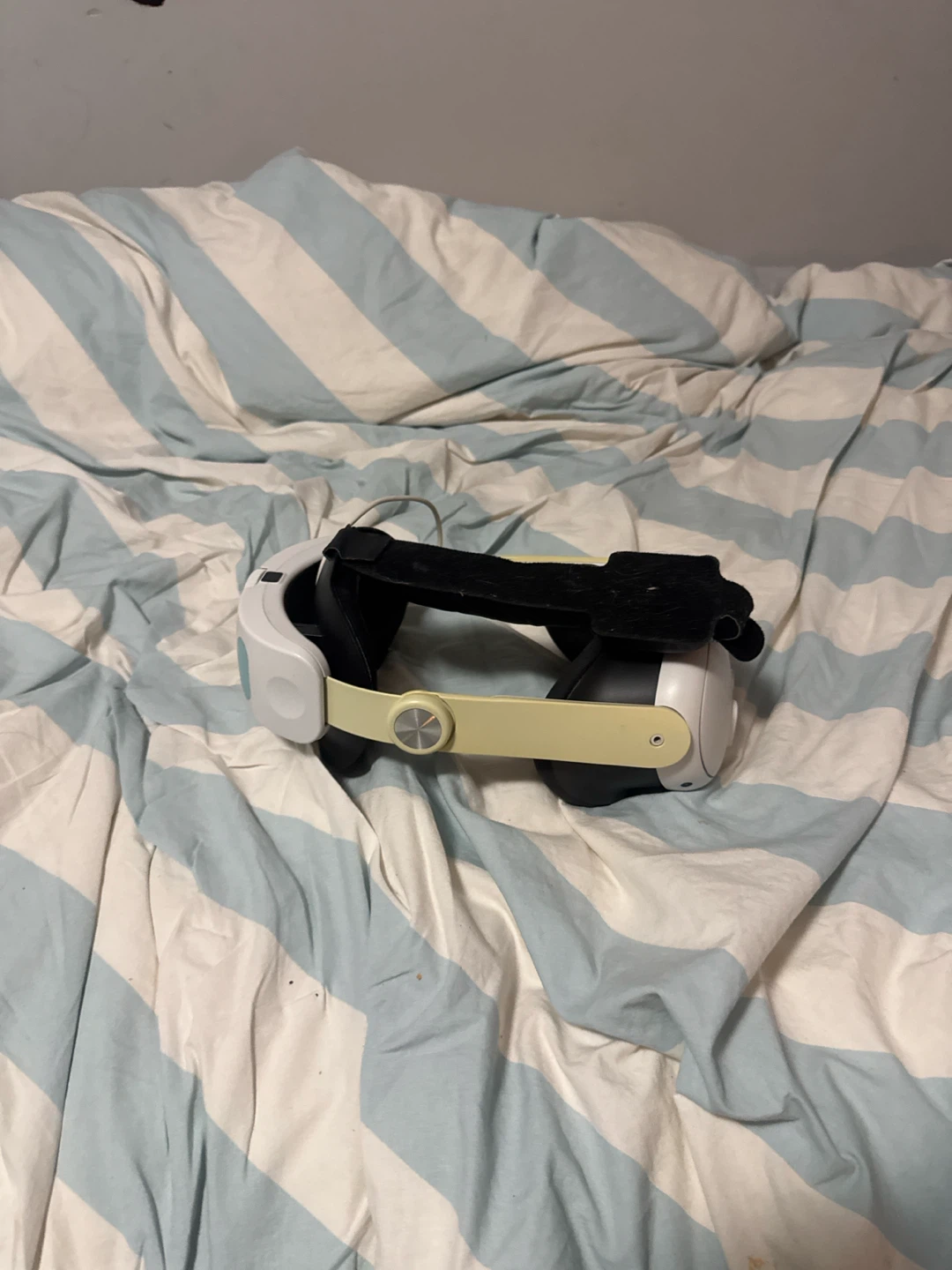 Meta Quest 2 VR Headset - photo 2