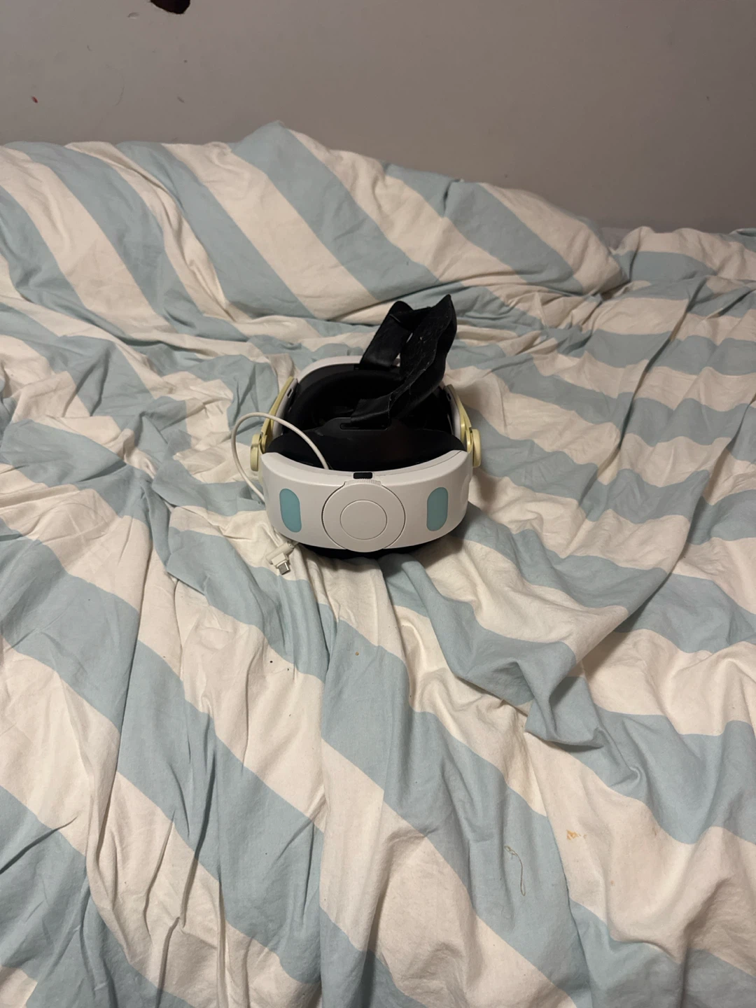 Meta Quest 2 VR Headset - photo 3