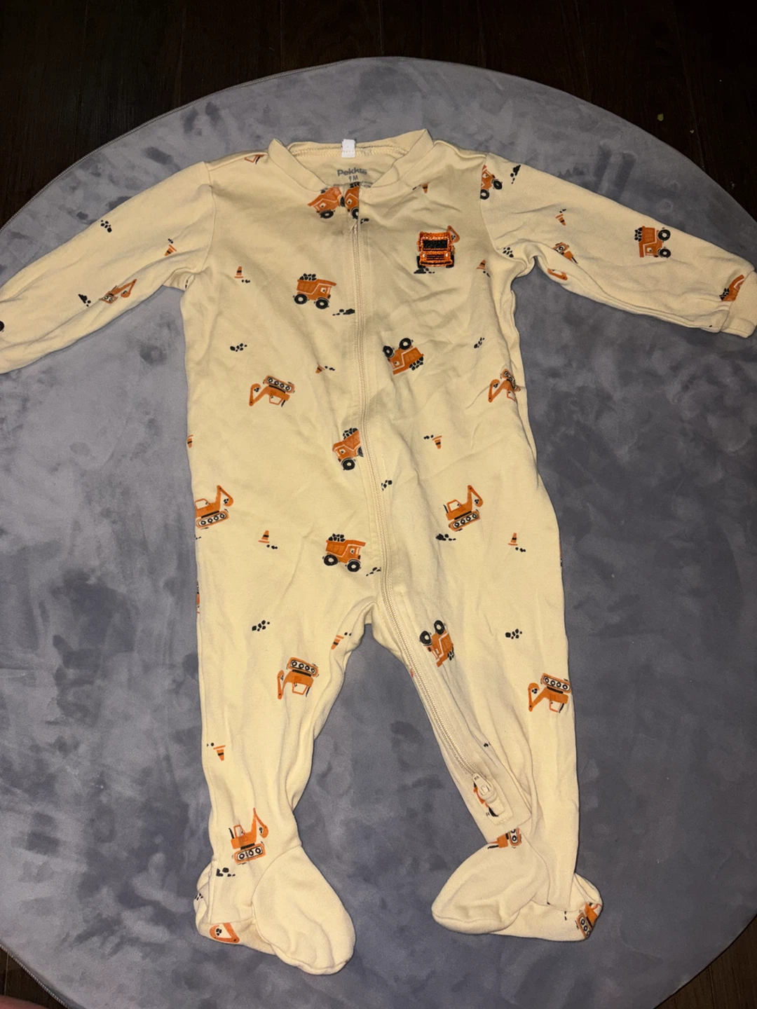 Lot Pekkle pyjama une pièce 9 mois construction