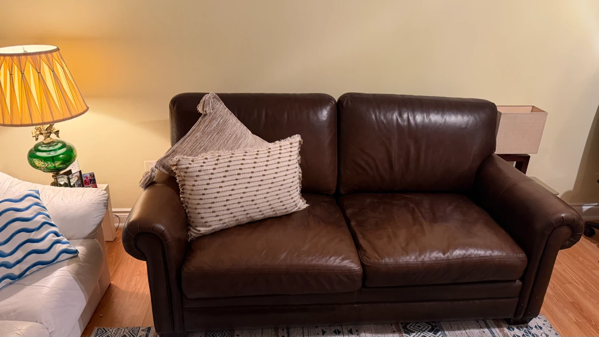 Brown Leather comfy Couch/Sofa/2 seater/Loveseat