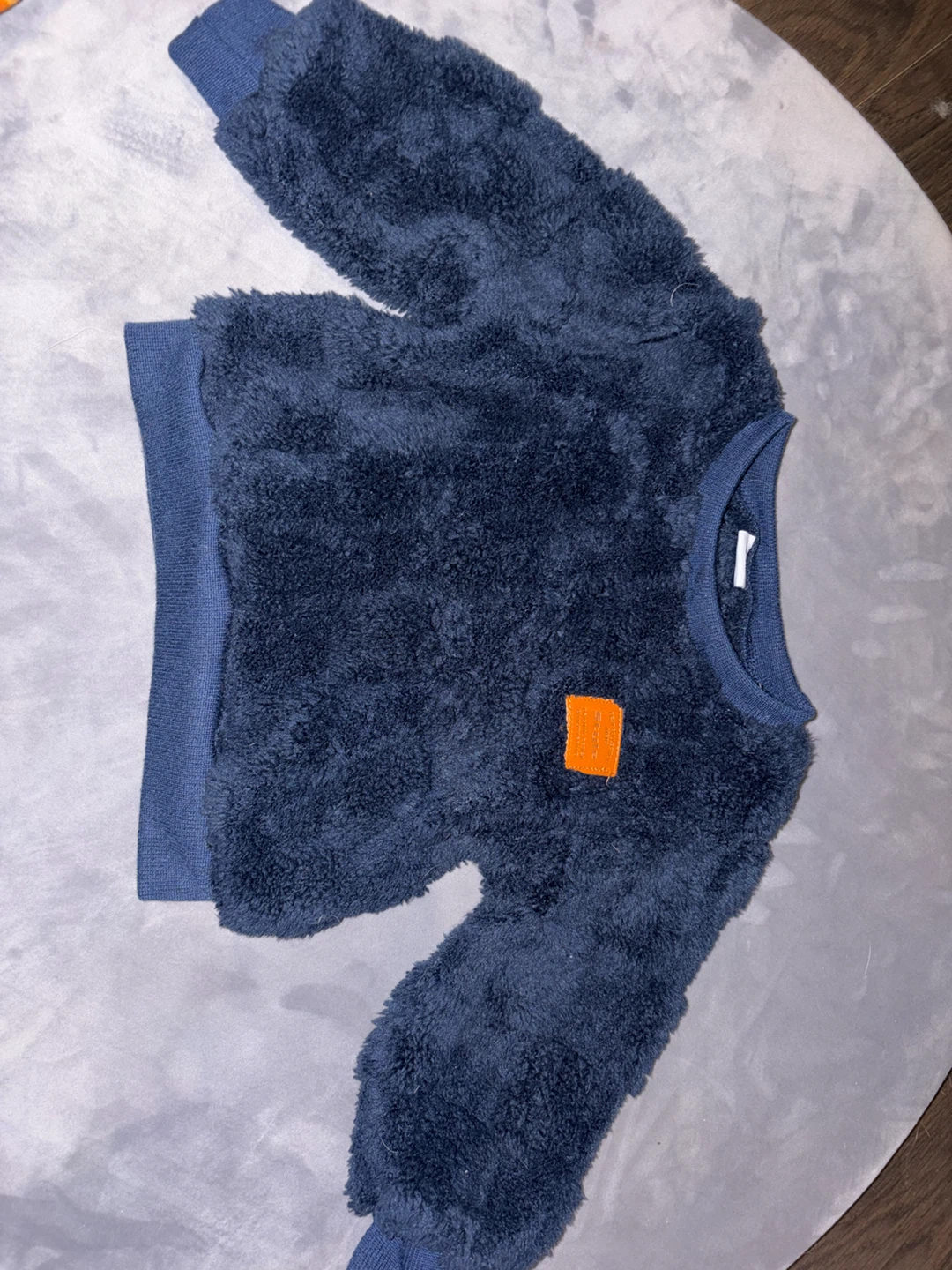 Chandail bleu marine tout doux 6-9 mois